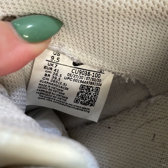 NIKE White Lace-up Sneakers - Picture 6 of 7